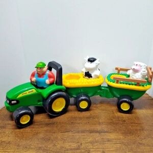 TOMY John Deere Animal Hayride Tractor - Partial Sound - Farmer, Cow, Sheep